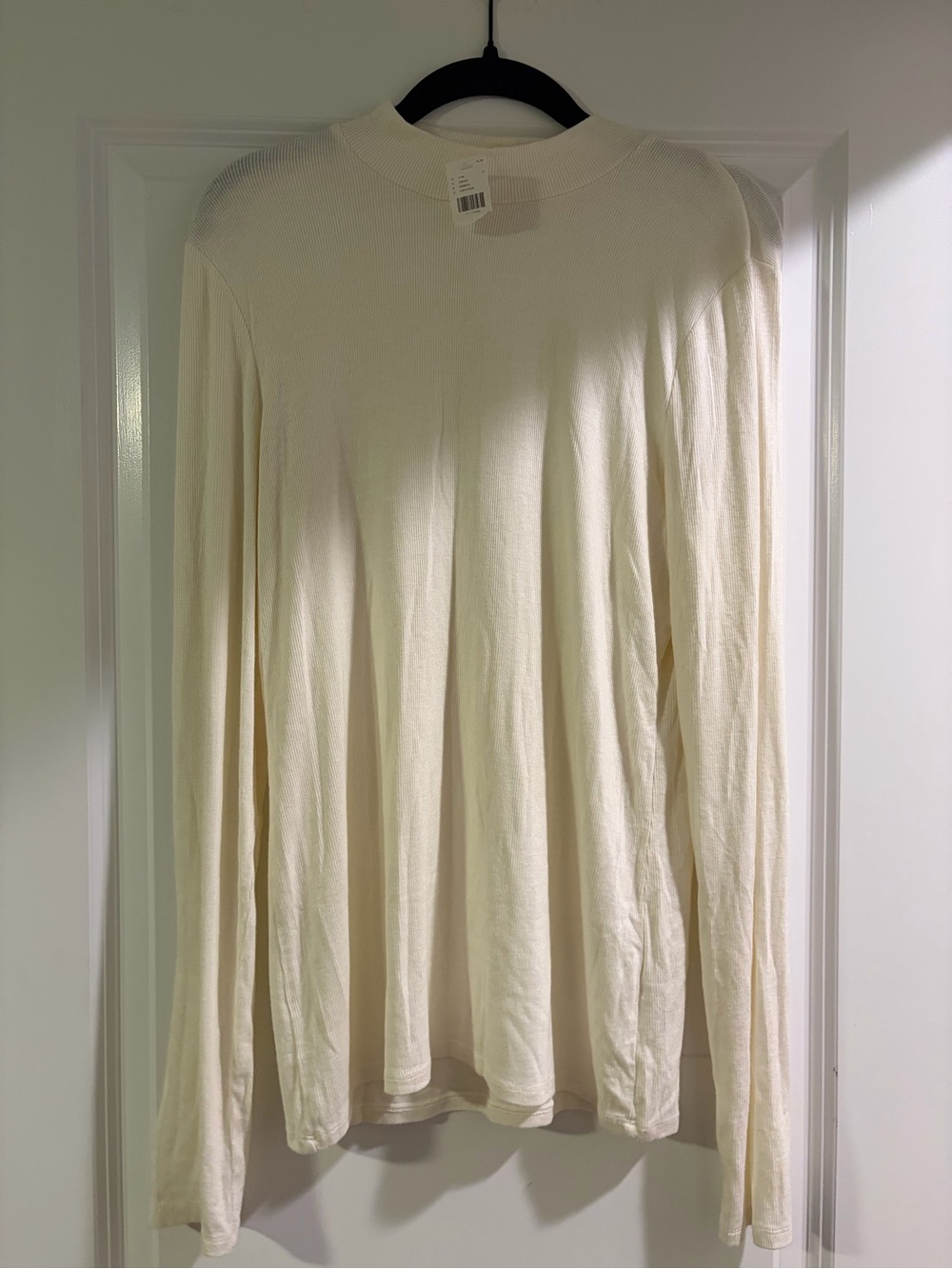 Women’s Long-Sleeve Crewneck Top in Cream